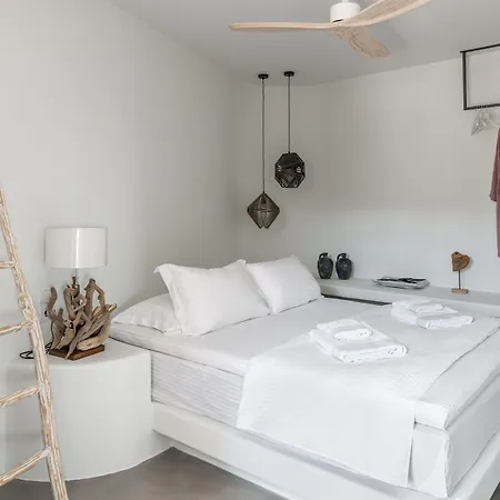 Zetine Aparthotel Sikinos